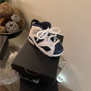 Jordan Toddler Navy and White Mini Sneakers